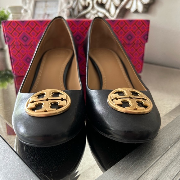 EUC Tory Burch Chelsea 50MM Pump - Picture 4 of 7